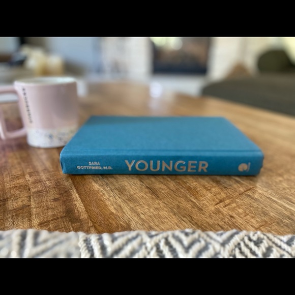 Younger - Hardcover book by Dr. Sara Gottfried - Picture 9 of 10